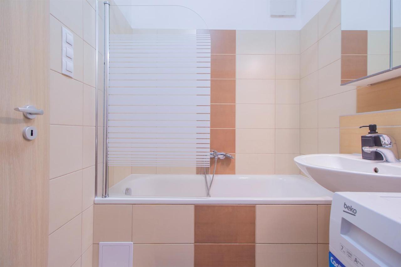 Spring House With Free Private Parking Appartamento *
